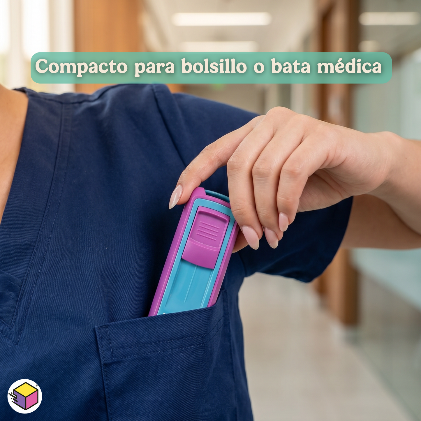 Sello médico portátil Trodat guardado en bolsillo de bata para uso práctico y rápido