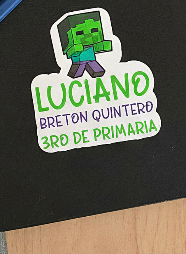 Etiqueta para carpeta escolar con nombre