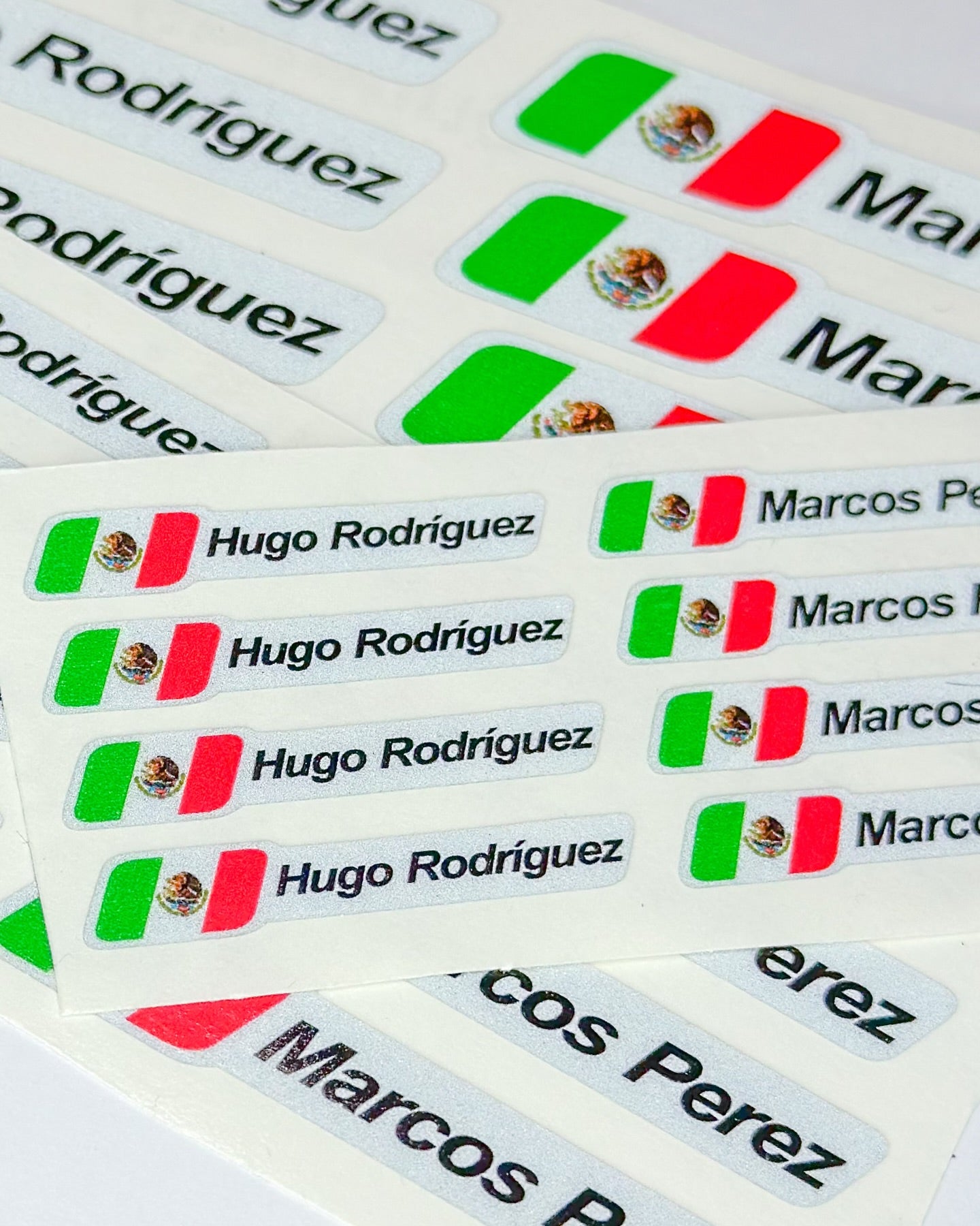 Etiqueta deportiva para casco con nombre