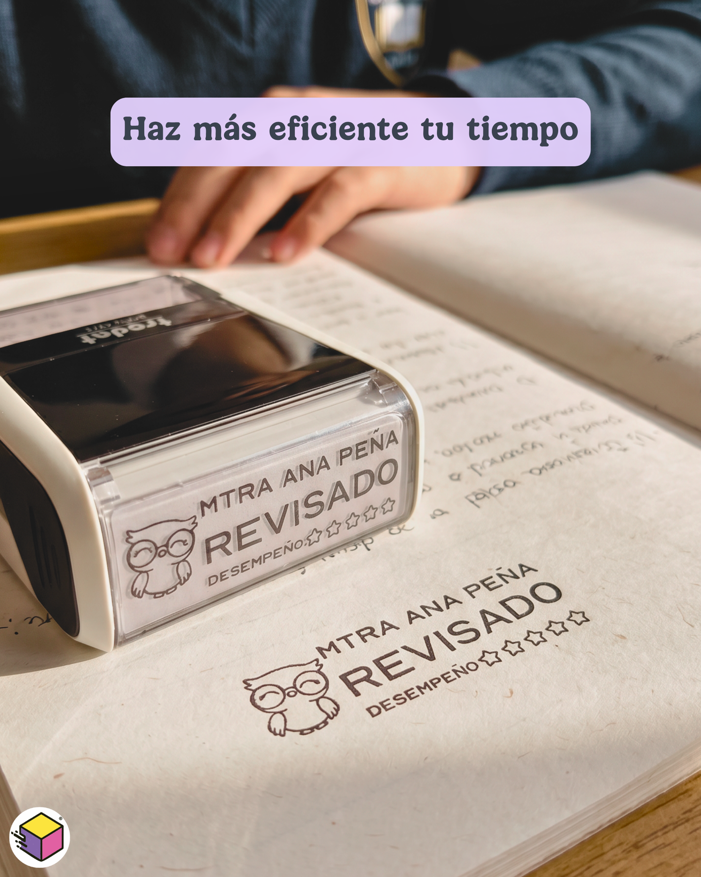Sello para maestros diseñado para ahorrar tiempo al revisar tareas y actividades escolares.