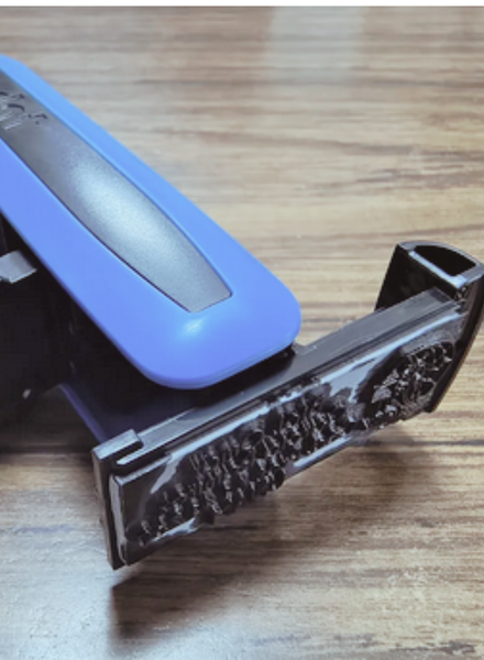 Sello médico de bolsillo compacto en mano