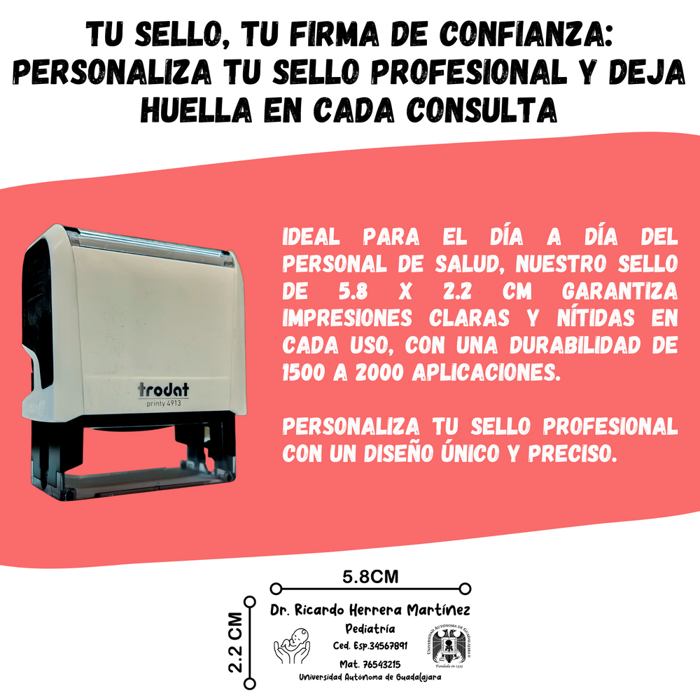 Maestra usando sello WRLD para calificar cuaderno escolar