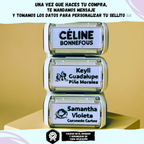 Detalle de impresión del sello WRLD sobre tela clara con tinta negra